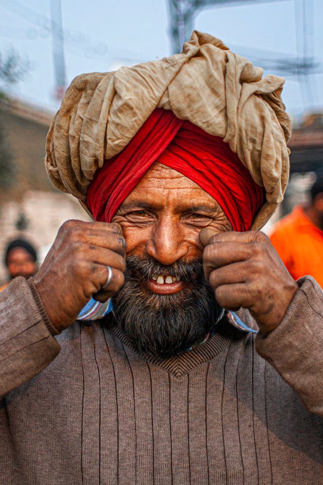 WORKER ON TRAIN TRACKS II. VARANASSI