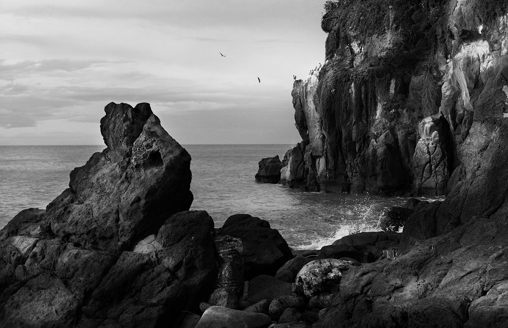 PUNKLESS ROCKS. SUMNA BEACH