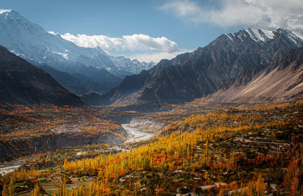 SURRENDER. KARIMABAD, HUNZA-NAGAR VALLEY, GILGIT-BALTISTAN