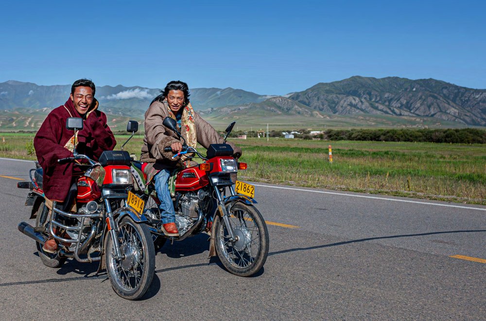 CRUISE. XIAHE COUNTY, GANSU
